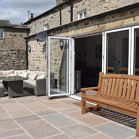 Peartree Granary * East Witton