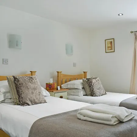 Peartree & Granary * East Witton