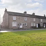 Holiday home Peartree & Granary *