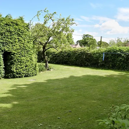 Peartree & Granary East Witton